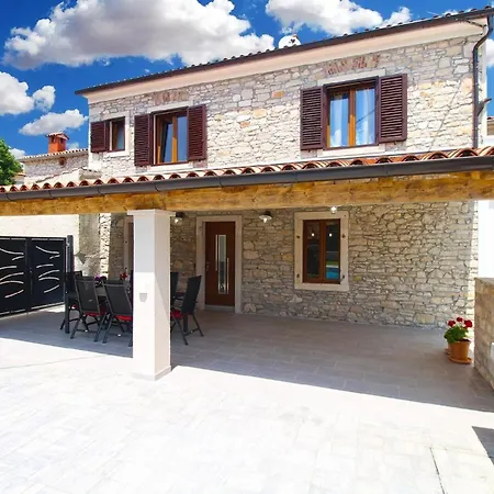 Holiday home Mit Privatpool Fuer 6 Personen Ca 125 Qm In Liznjan, Istrien Suedkueste Von Istrien *
