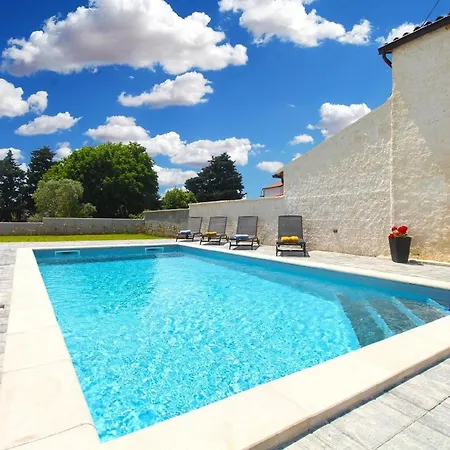 Mit Privatpool Fuer 6 Personen Ca 125 Qm In Liznjan, Istrien Suedkueste Von Istrien Liznjan