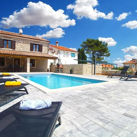 Mit Privatpool Fuer 6 Personen Ca 125 Qm In Liznjan, Istrien Suedkueste Von Istrien Holiday home Liznjan