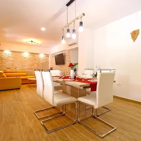 Mit Privatpool Fuer 6 Personen Ca 125 Qm In Liznjan, Istrien Suedkueste Von Istrien