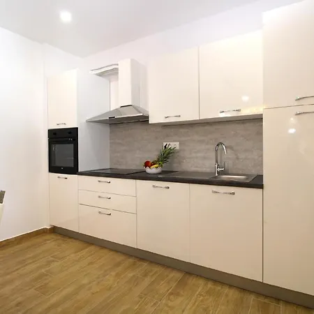 Holiday home Mit Privatpool Fuer 6 Personen Ca 125 Qm In Liznjan, Istrien Suedkueste Von Istrien *
