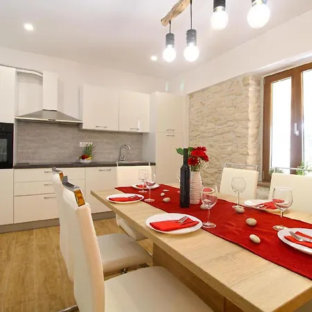 Holiday home Mit Privatpool Fuer 6 Personen Ca 125 Qm In Liznjan, Istrien Suedkueste Von Istrien